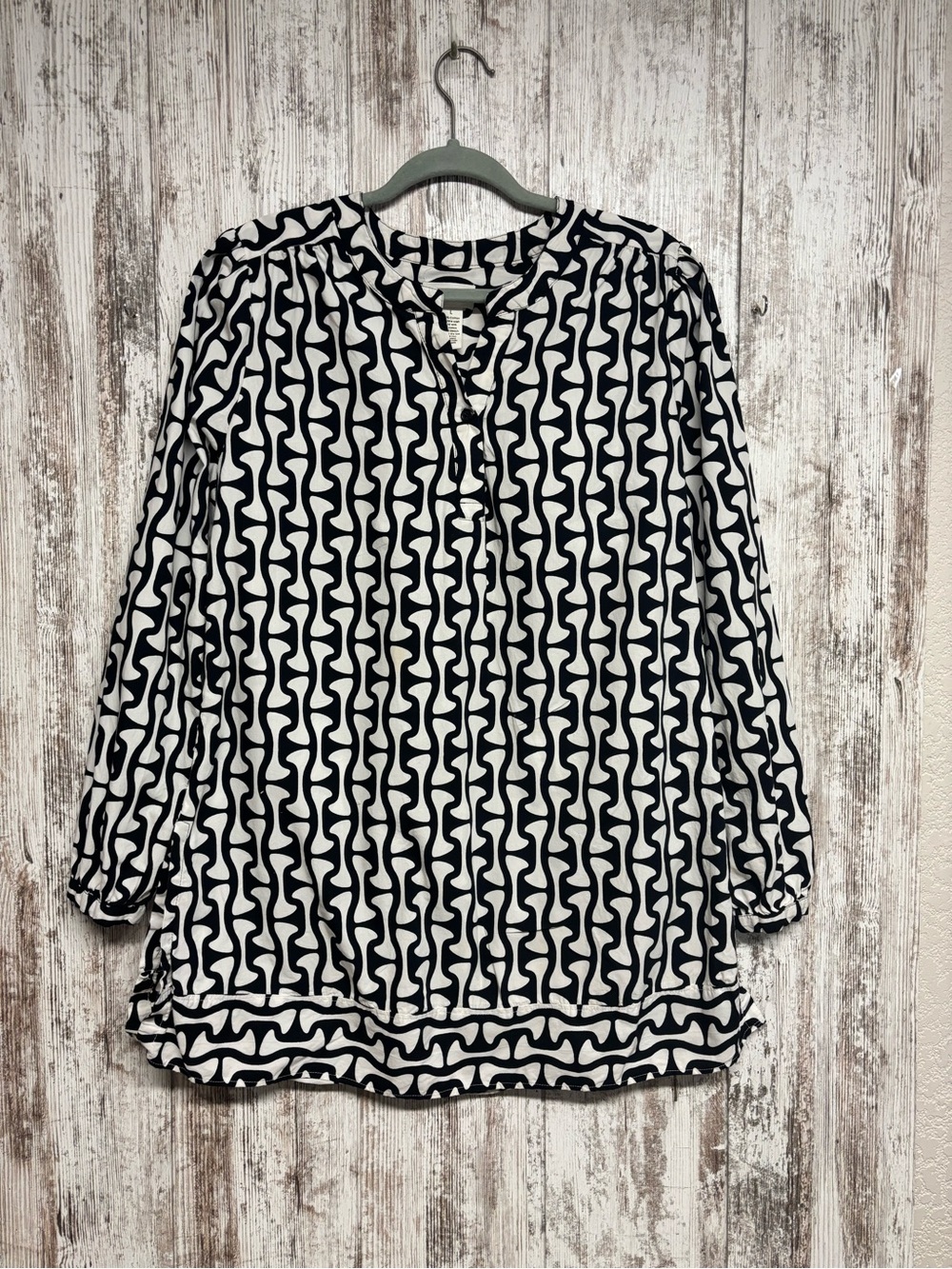 Jessica Simpson Black and White Geometric Tunic
